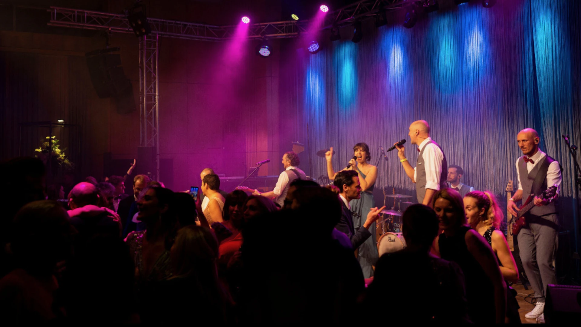 Smooth Operators – stilvolle Dinner-Musik bei einer Firmenfeier