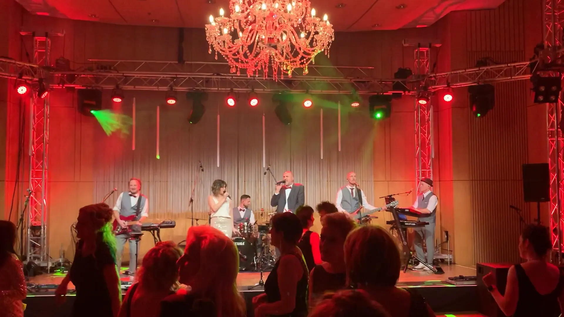 Smooth Operators – Brautpaar beim Eröffnungstanz